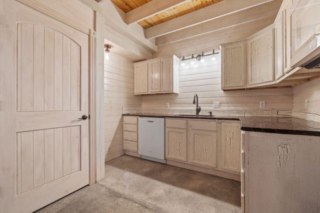 921 E 477th Road, Bolivar, MO 65613