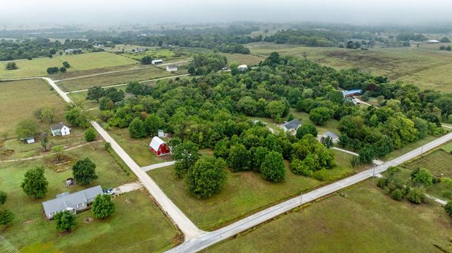 921 E 477th Road, Bolivar, MO 65613
