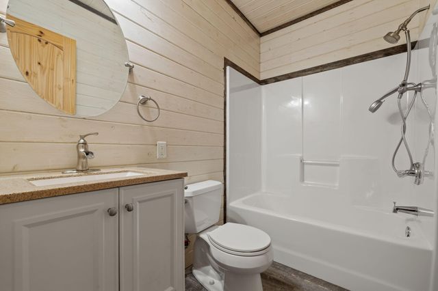 921 E 477th Road, Bolivar, MO 65613