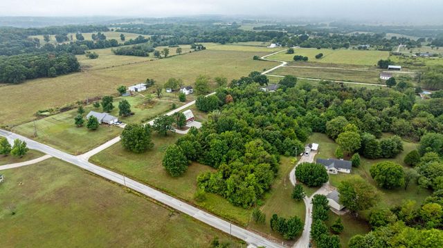 921 E 477th Road, Bolivar, MO 65613