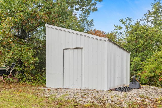 921 E 477th Road, Bolivar, MO 65613