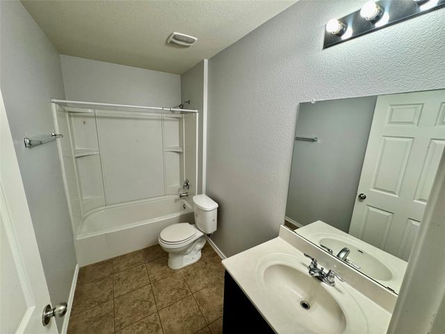 5816 Knoll Pines Pass DR, Austin, TX 78724