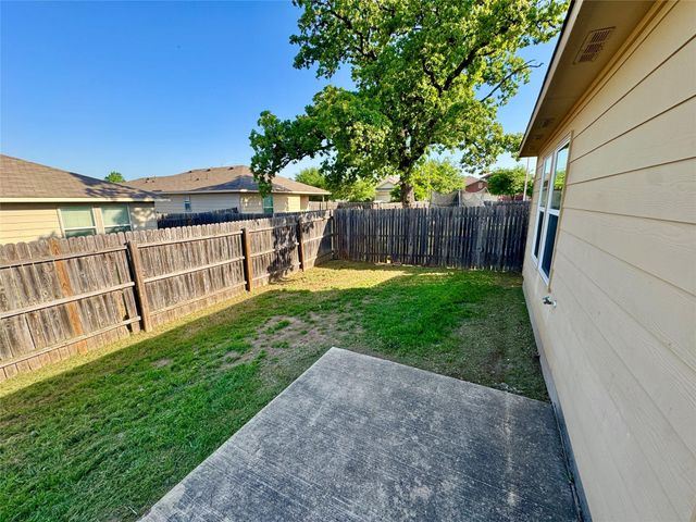 5816 Knoll Pines Pass DR, Austin, TX 78724