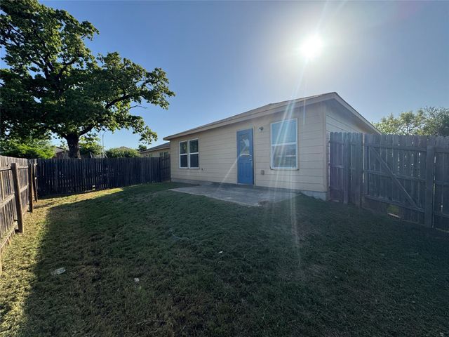 5816 Knoll Pines Pass DR, Austin, TX 78724
