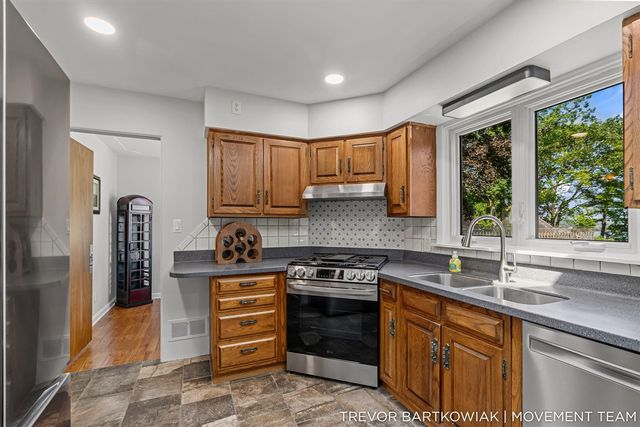 4166 Highgate Road, Norton Shores, MI 49441