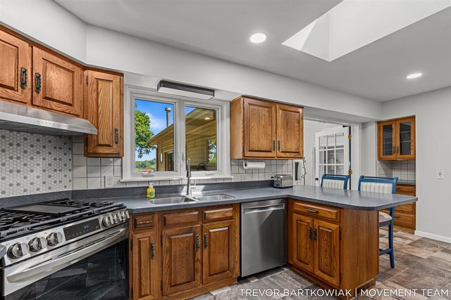 4166 Highgate Road, Norton Shores, MI 49441