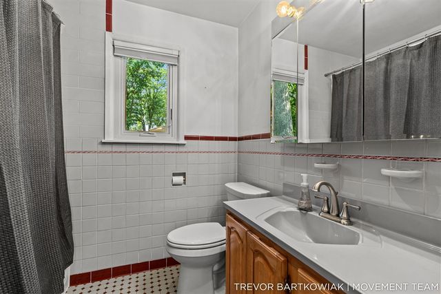 4166 Highgate Road, Norton Shores, MI 49441