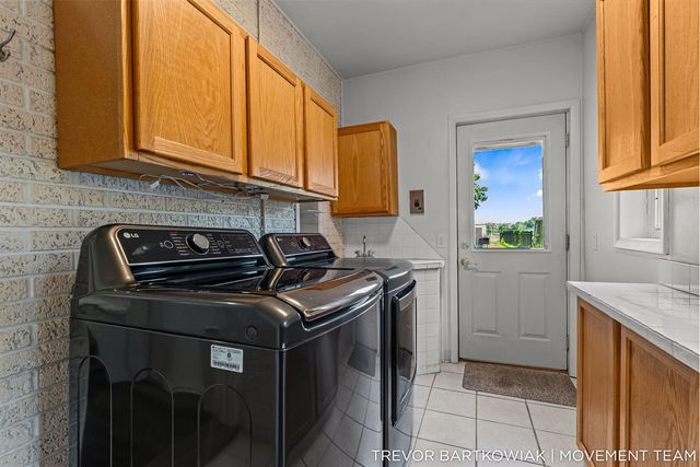 4166 Highgate Road, Norton Shores, MI 49441