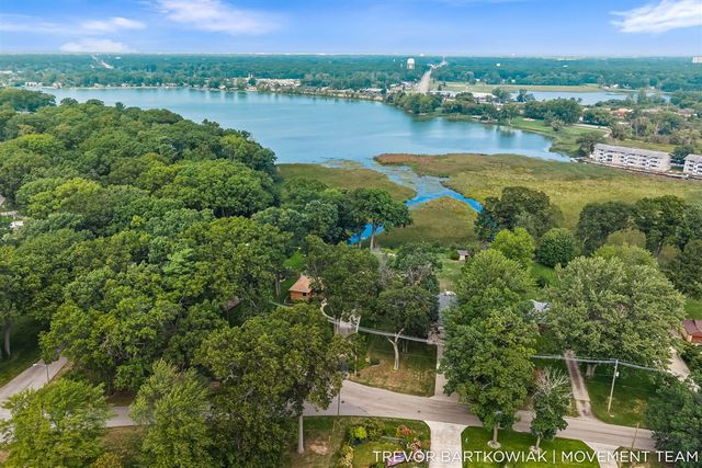 4166 Highgate Road, Norton Shores, MI 49441