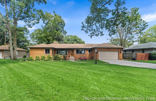 4166 Highgate Road, Norton Shores, MI 49441