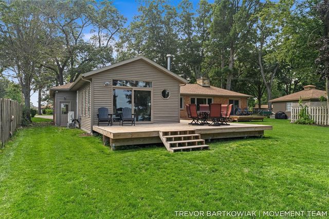 4166 Highgate Road, Norton Shores, MI 49441