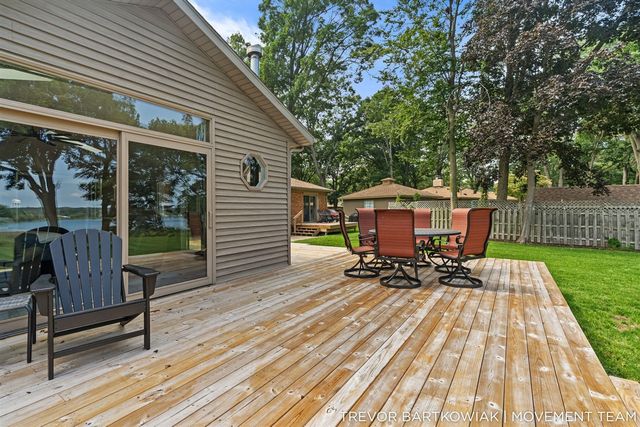 4166 Highgate Road, Norton Shores, MI 49441