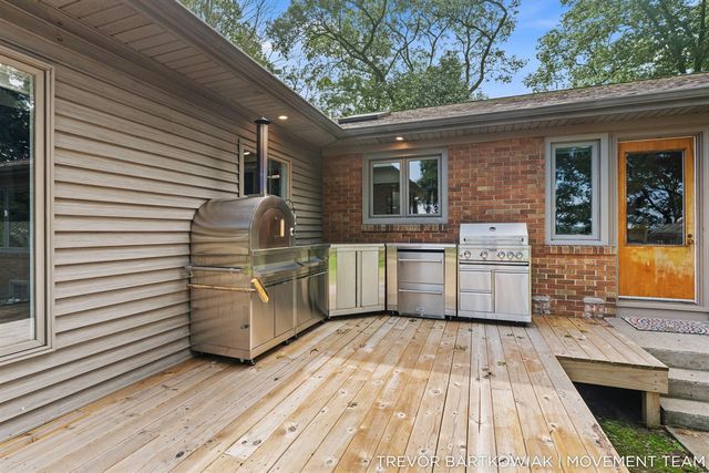 4166 Highgate Road, Norton Shores, MI 49441