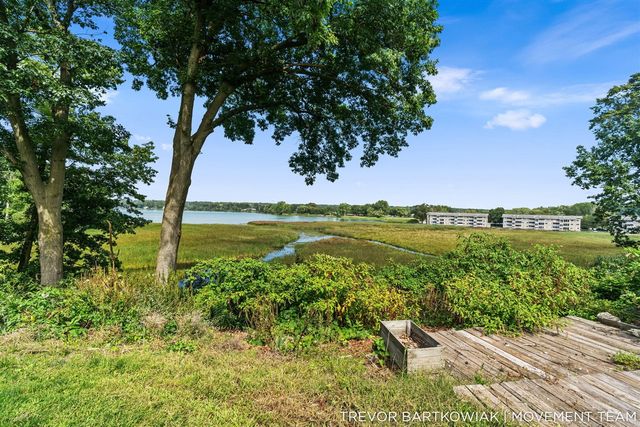 4166 Highgate Road, Norton Shores, MI 49441