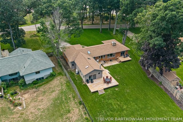 4166 Highgate Road, Norton Shores, MI 49441
