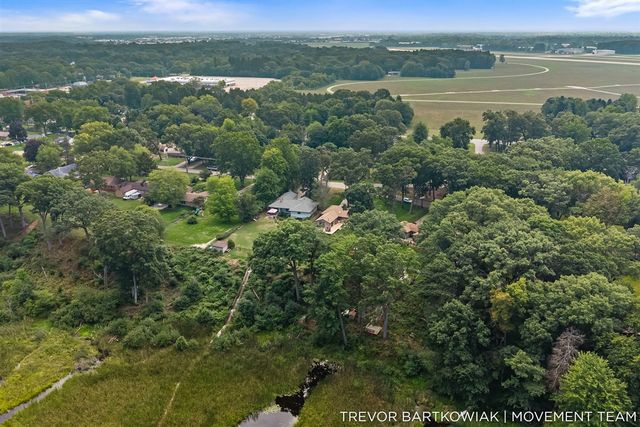 4166 Highgate Road, Norton Shores, MI 49441