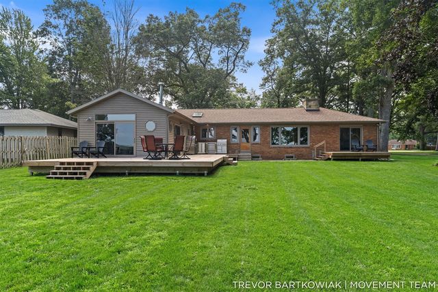 4166 Highgate Road, Norton Shores, MI 49441