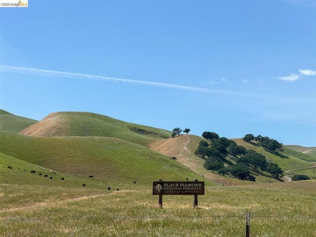 1285 Mokelumne Dr, Antioch, CA 94531