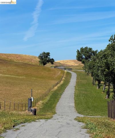 1285 Mokelumne Dr, Antioch, CA 94531