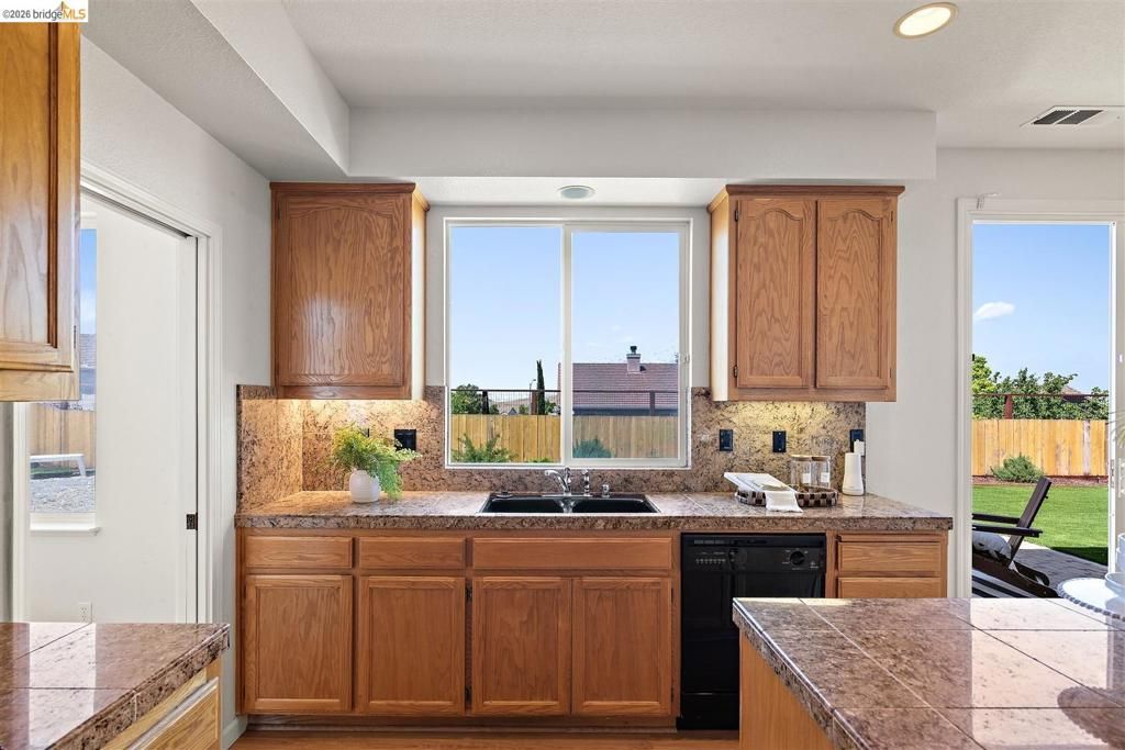 Image 9 of property listing at 1285 Mokelumne Dr, Antioch, CA 94531