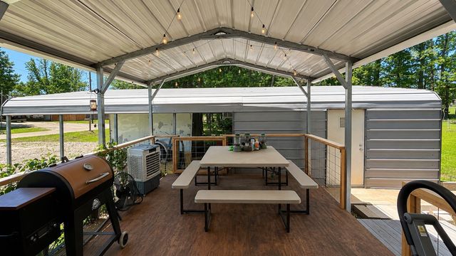 1063 Holiday Village Drive, Quitman, TX 75783