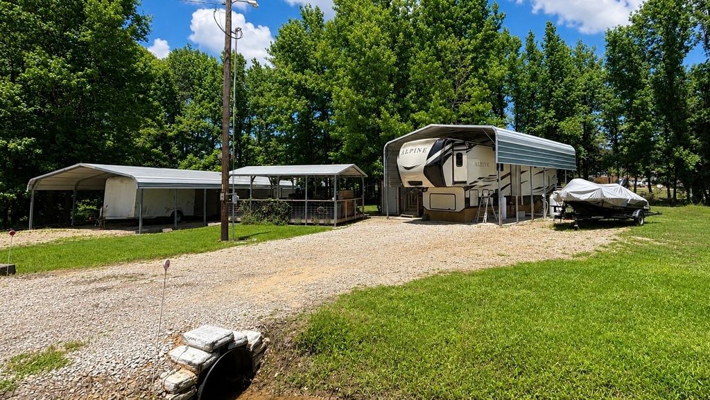 1063 Holiday Village Drive, Quitman, TX 75783