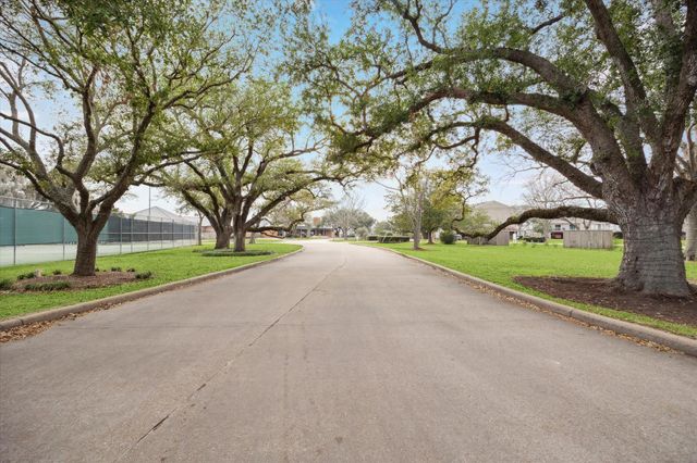 2447 Lakewood Pointe, Seabrook, TX 77586