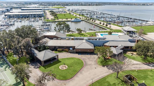 2447 Lakewood Pointe, Seabrook, TX 77586