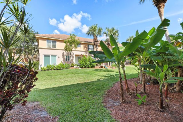 216 River Bluff Lane, Royal Palm Beach, FL 33411