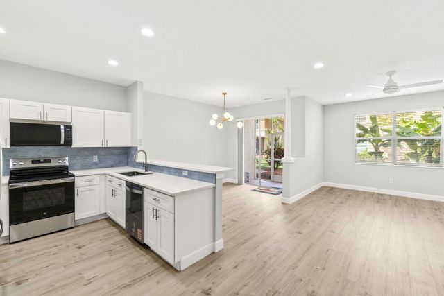 216 River Bluff Lane, Royal Palm Beach, FL 33411