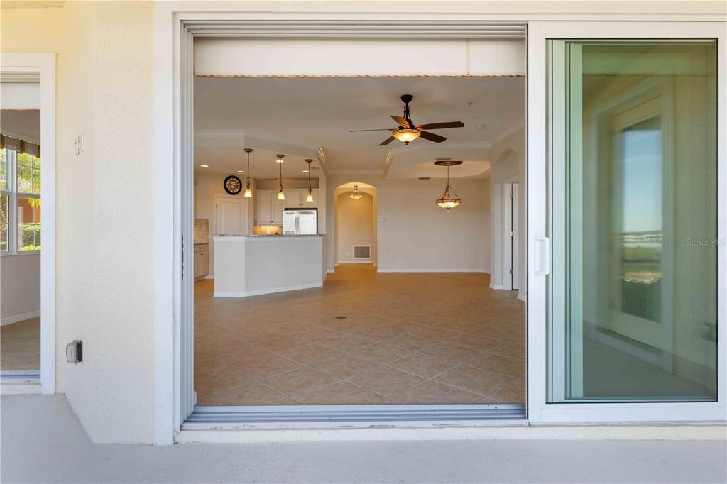 Image 14 of property listing at 1264 RIVERSCAPE STREET B, Bradenton, FL 34208
