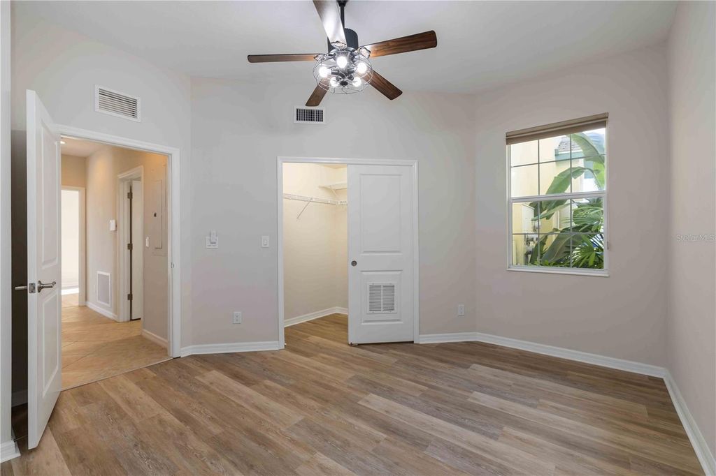 Image 33 of property listing at 1264 RIVERSCAPE STREET B, Bradenton, FL 34208