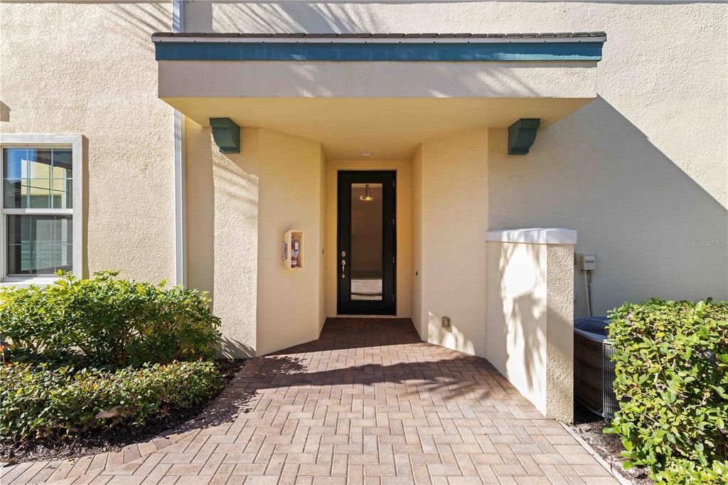 Image 37 of property listing at 1264 RIVERSCAPE STREET B, Bradenton, FL 34208