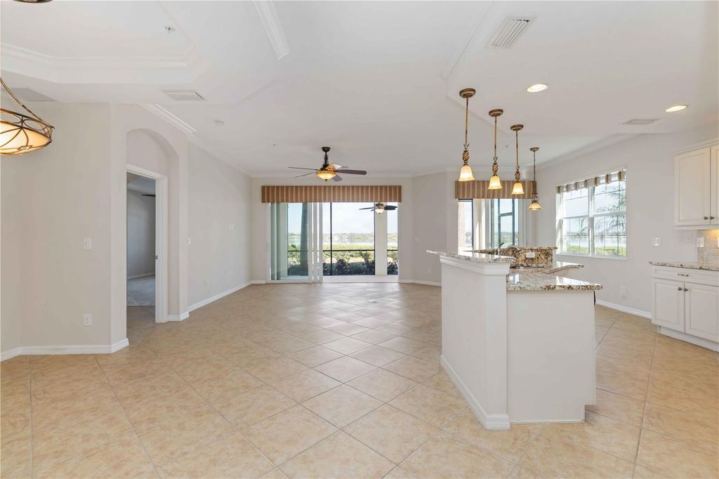 Image 5 of property listing at 1264 RIVERSCAPE STREET B, Bradenton, FL 34208