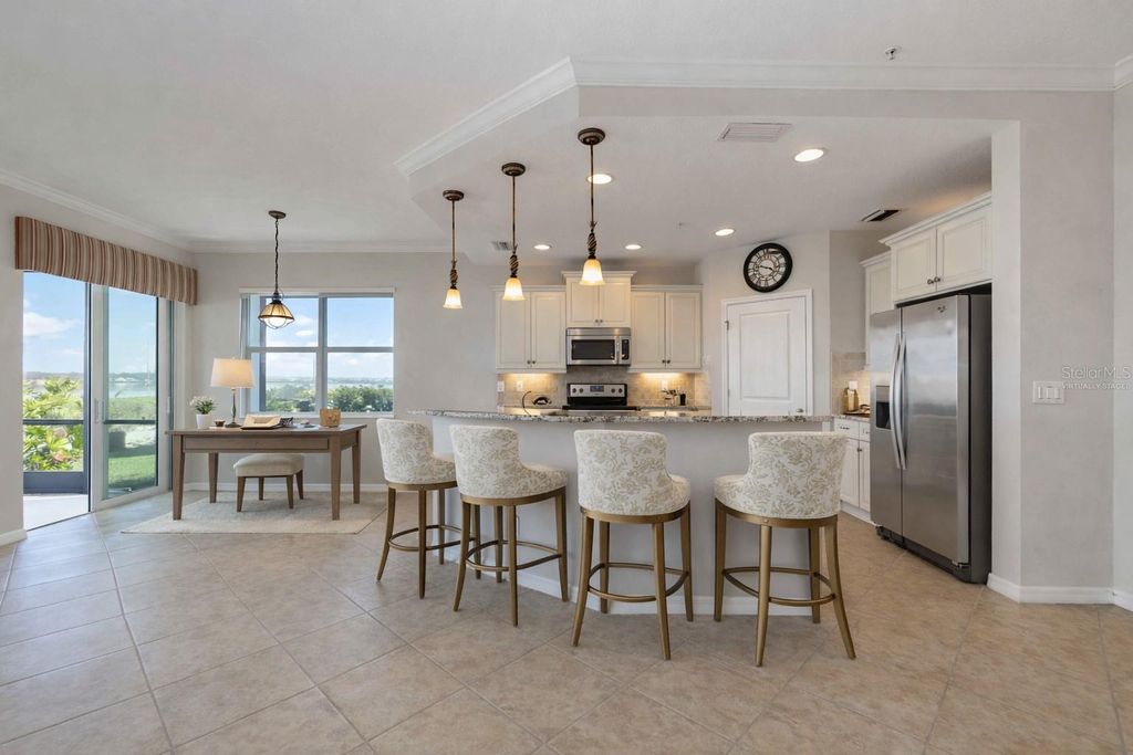 Image 6 of property listing at 1264 RIVERSCAPE STREET B, Bradenton, FL 34208