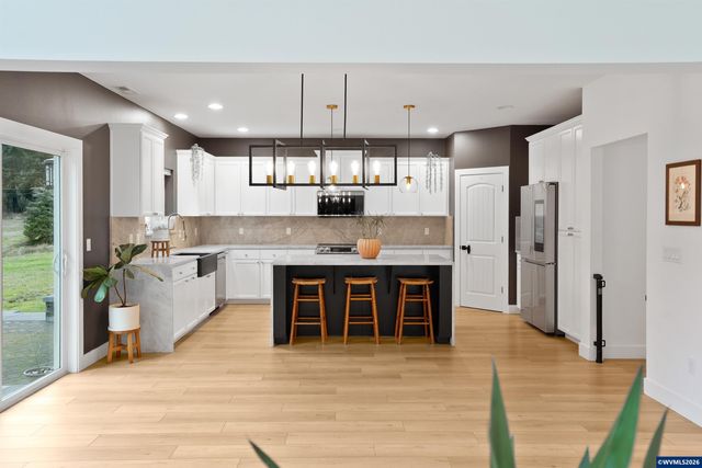 19724 DeSantis Ln SE, Silverton, OR 97381