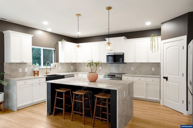 19724 DeSantis Ln SE, Silverton, OR 97381