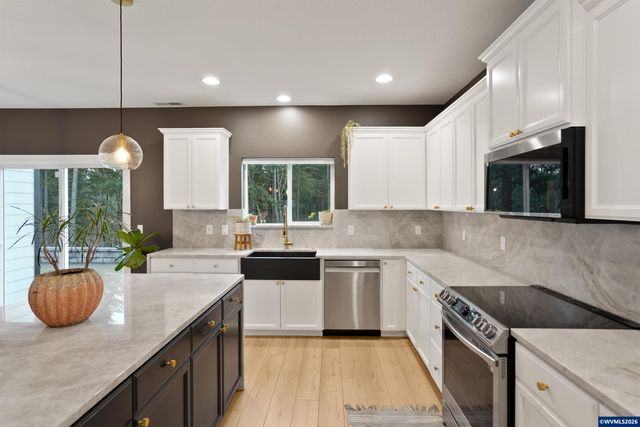 19724 DeSantis Ln SE, Silverton, OR 97381