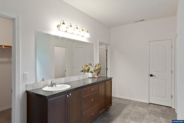 19724 DeSantis Ln SE, Silverton, OR 97381