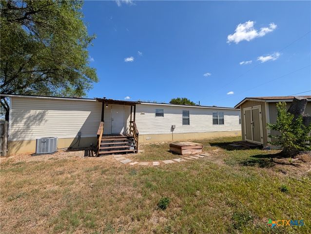 135 Water Hole Lane, New Braunfels, TX 78130