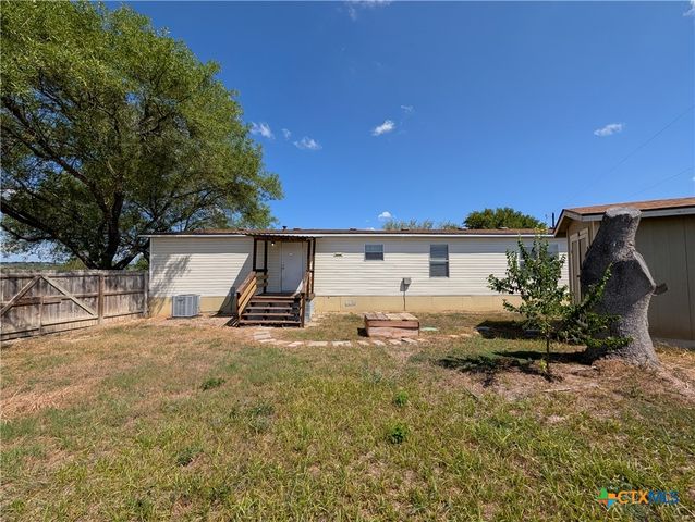 135 Water Hole Lane, New Braunfels, TX 78130