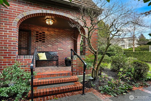 2301 Rosemont Place W, Seattle, WA 98199