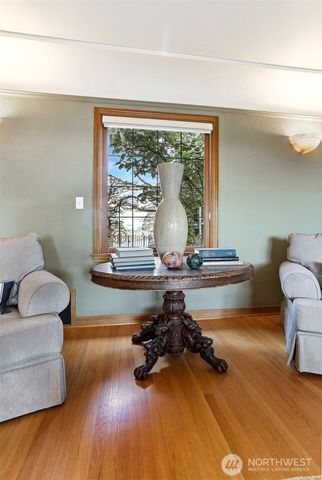 2301 Rosemont Place W, Seattle, WA 98199