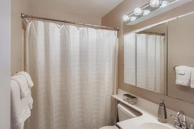 5059 La Cuenta Dr, San Diego, CA 92124