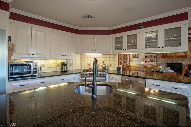 5 Marine Ter, Byram Twp., NJ 07871