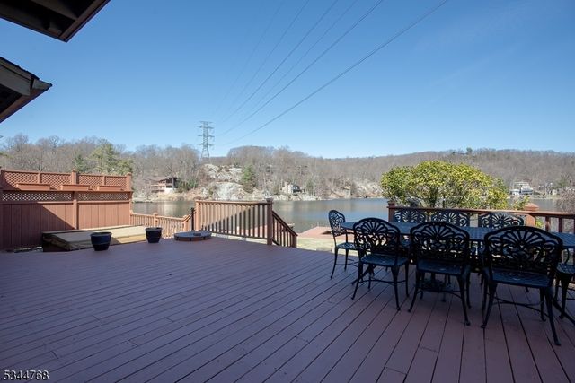 5 Marine Ter, Byram Twp., NJ 07871