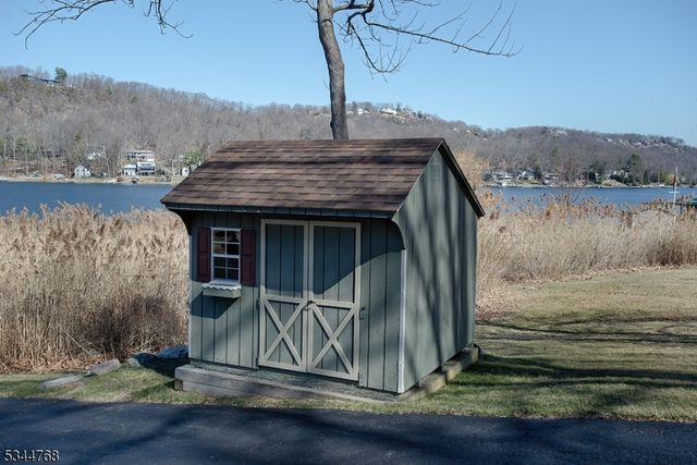 5 Marine Ter, Byram Twp., NJ 07871