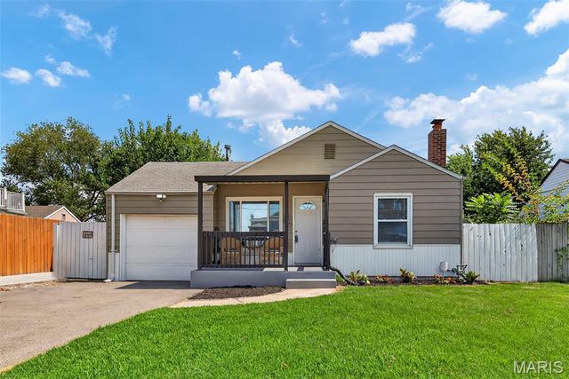 8640 S Grand Avenue, St Louis, MO 63125