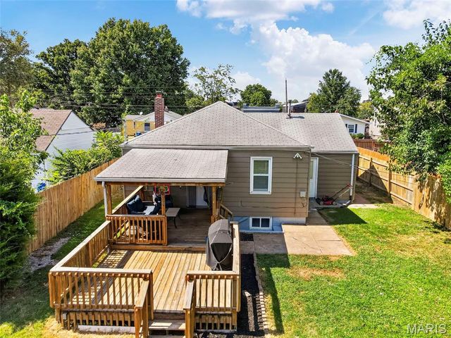 8640 S Grand Avenue, St Louis, MO 63125