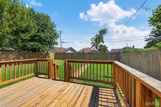 8640 S Grand Avenue, St Louis, MO 63125